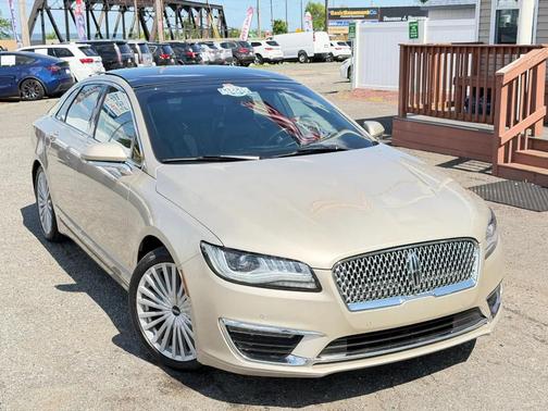 Palladium White Gold Metallic 2017 Lincoln MKZ Hybrid Reserve