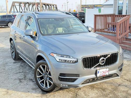 2016 Volvo XC90 T6 Momentum