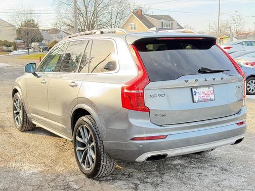 2016 Volvo XC90 T6 Momentum