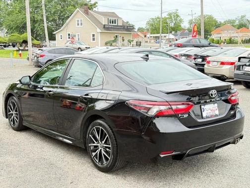 Midnight Black Metallic 2021 Toyota Camry SE