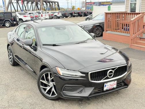 2020 Volvo S60 T5 Momentum