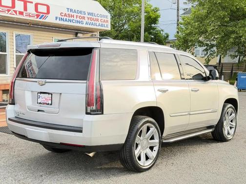 Radiant Silver Metallic 2017 Cadillac Escalade Luxury