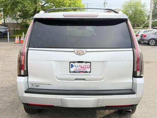 Radiant Silver Metallic 2017 Cadillac Escalade Luxury