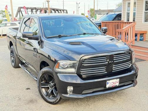 Brilliant Black Crystal Pearlcoat 2016 RAM 1500 Sport