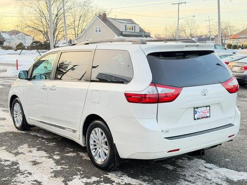 2017 Toyota Sienna XLE Premium