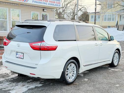 2017 Toyota Sienna XLE Premium