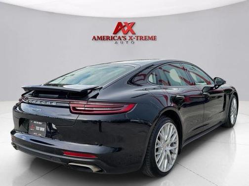 Jet Black Metallic 2017 Porsche Panamera Base