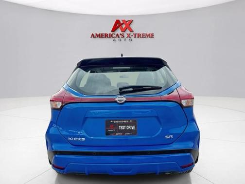2023 Nissan Kicks SR