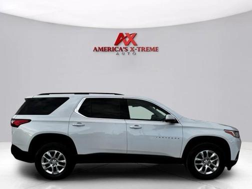 Summit White 2020 Chevrolet Traverse LT Cloth