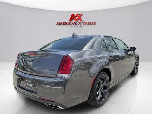 2022 Chrysler 300 Touring
