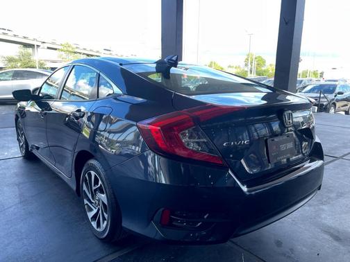 Photo 3 of 43 of 2018 Honda Civic EX