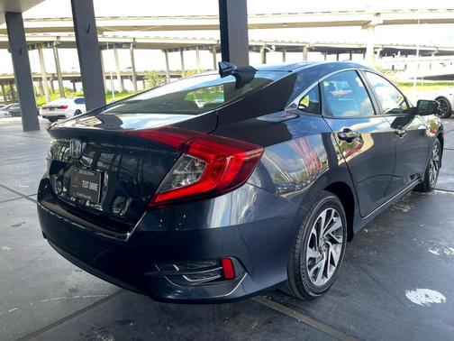 Photo 5 of 43 of 2018 Honda Civic EX