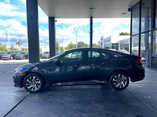 Photo 2 of 43 of 2018 Honda Civic EX