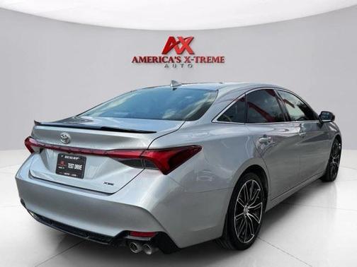 Celestial Silver Metallic 2019 Toyota Avalon XSE