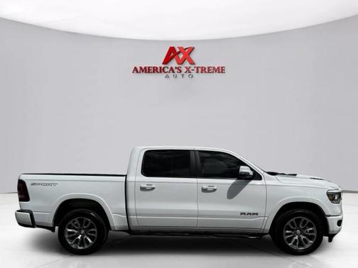 Bright White Clearcoat 2020 RAM 1500 Laramie