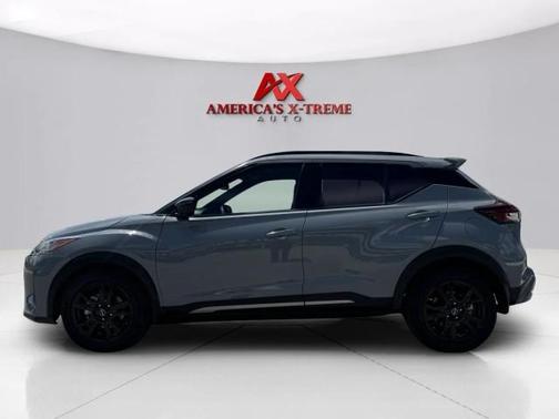 2022 Nissan Kicks SR