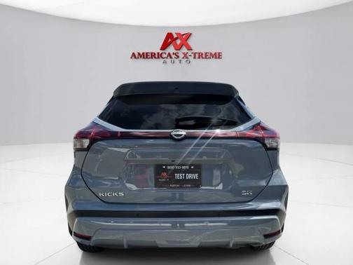 2022 Nissan Kicks SR