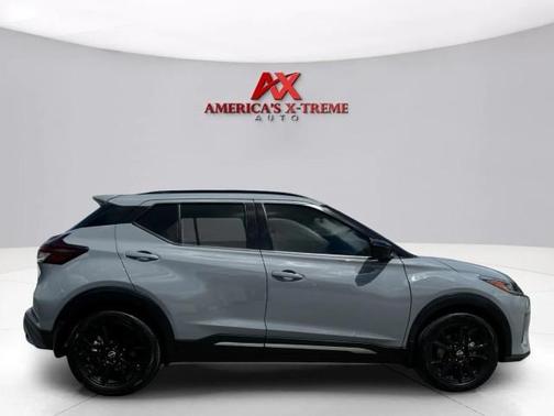 2022 Nissan Kicks SR