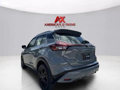 2022 Nissan Kicks SR