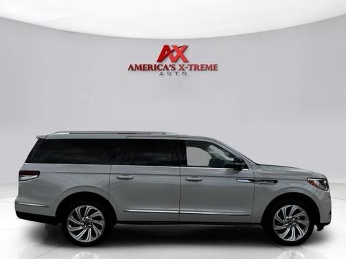 Ceramic Pearl Metallic 2024 Lincoln Navigator L Reserve