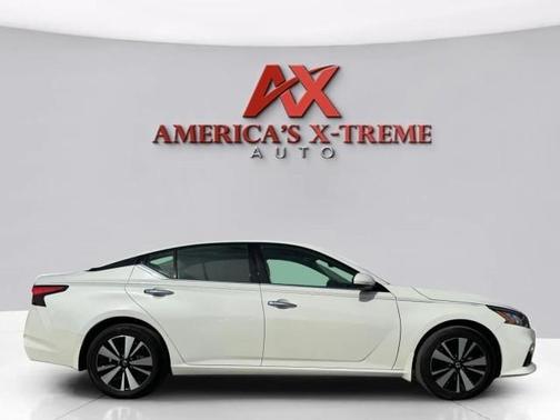 White 2022 Nissan Altima 2.5 SL