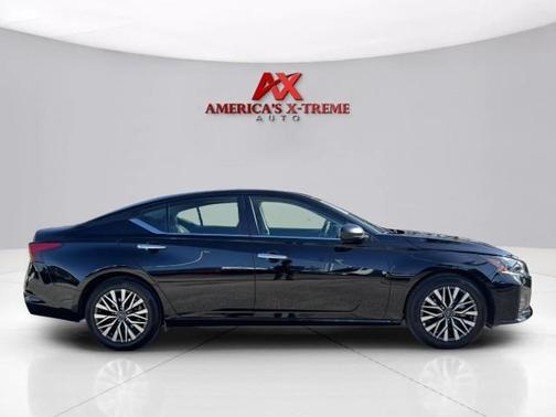 Super Black 2025 Nissan Altima SV