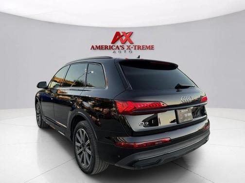 Mythos Black Metallic 2022 Audi Q7 45 Premium Plus
