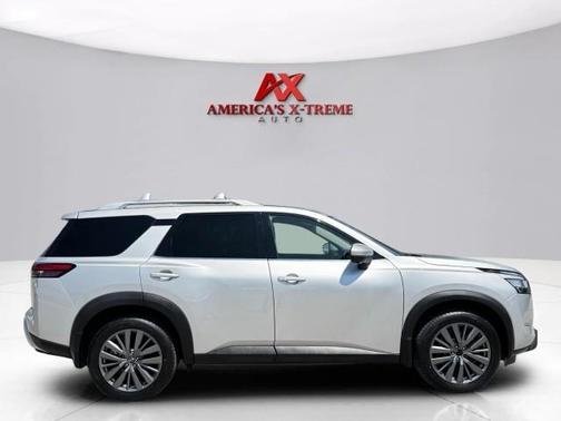 Brilliant Silver Metallic 2023 Nissan Pathfinder SL
