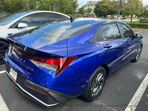 2024 Hyundai ELANTRA SEL