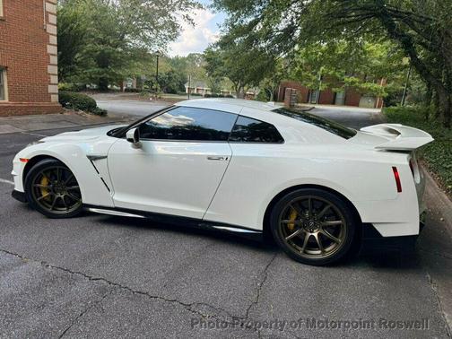 2024 Nissan GT-R T-spec Dual-clutch 6-Speed Transmission