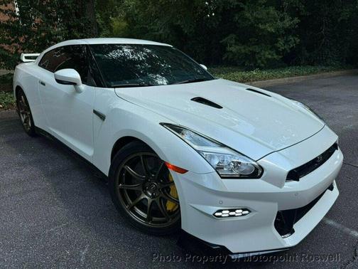 2024 Nissan GT-R T-spec Dual-clutch 6-Speed Transmission