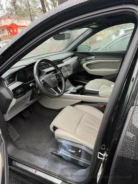 2024 Audi Q8 e-tron Prestige