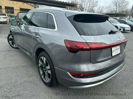 2022 Audi e-tron Premium