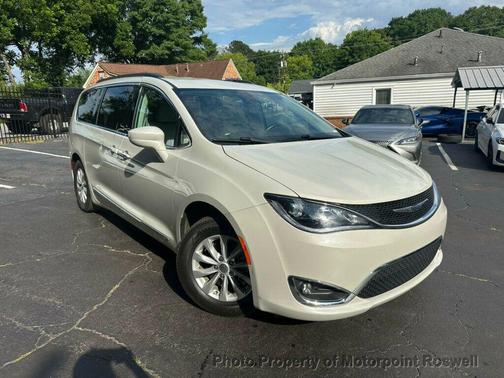 Tusk White 2017 Chrysler Pacifica Touring-L