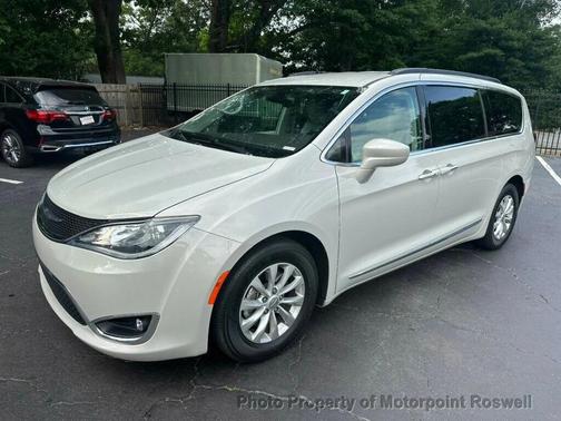Tusk White 2017 Chrysler Pacifica Touring-L