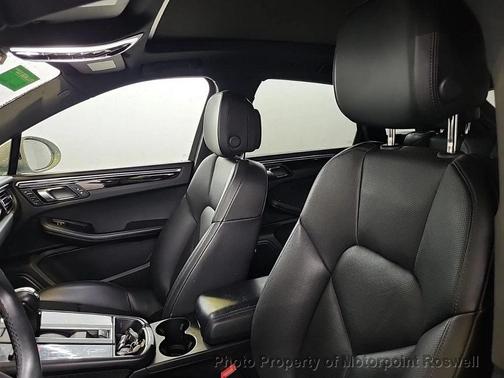 2022 Porsche Macan AWD