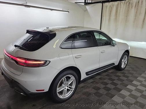 2022 Porsche Macan AWD