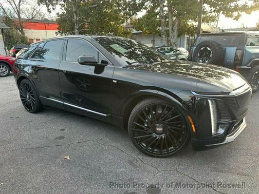 2024 Cadillac LYRIQ Sport