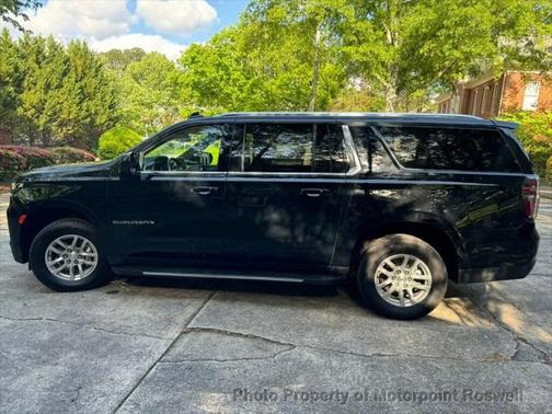 2023 Chevrolet Suburban LT