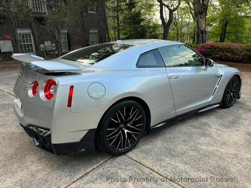2024 Nissan GT-R Premium Dual-clutch 6-Speed Transmission