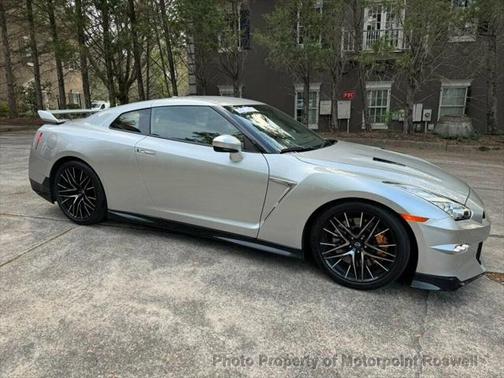 2024 Nissan GT-R Premium Dual-clutch 6-Speed Transmission