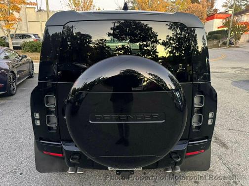 2024 Land Rover Defender 110 V8