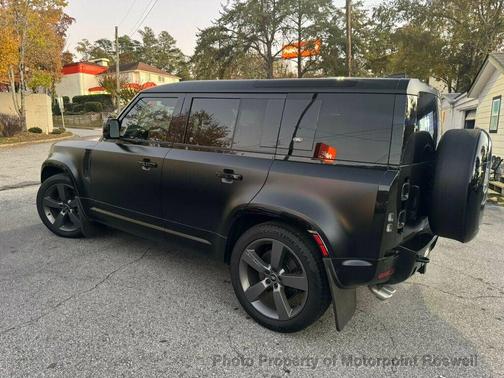 2024 Land Rover Defender 110 V8