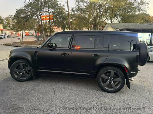 2024 Land Rover Defender 110 V8