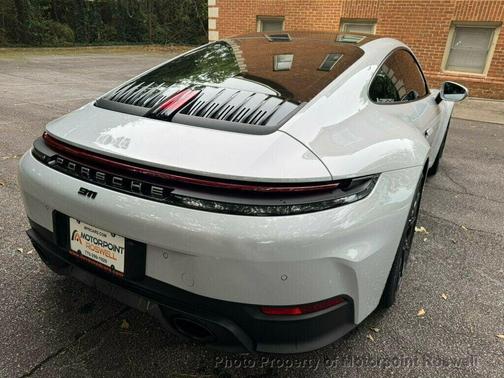 2025 Porsche 911 Carrera