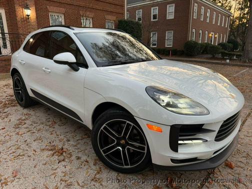 White 2019 Porsche Macan Macan