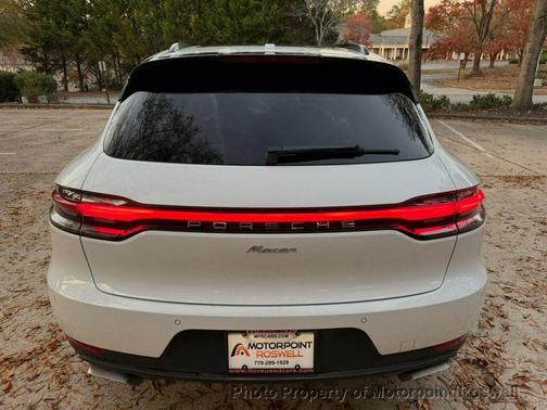 White 2019 Porsche Macan Macan