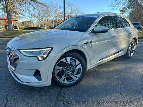 2022 Audi e-tron Premium Plus