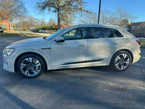 2022 Audi e-tron Premium Plus