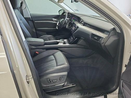 2022 Audi e-tron Premium Plus